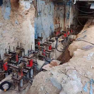 建筑物纠偏和平移的施工方法