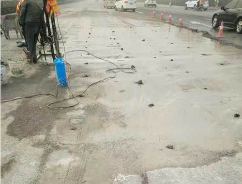 西平杨庄乡道道路打孔注浆项目_副本.jpg