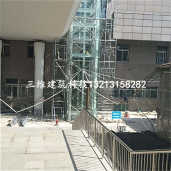 钢结构电梯井道玻璃安装完工图.jpg